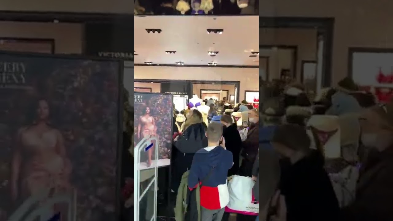 Victoria's Secret закрывает магазины в России. Русские бабы кинулись скупать нижнее белье