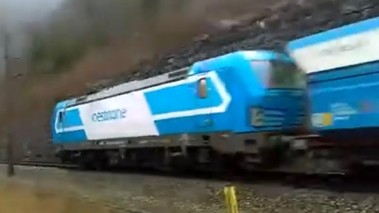 niebieski  Vectron  z Przelotem przez Alpy