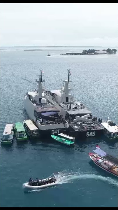 KRI Clurit-641 & KRI Surik-645 Jadi Ruang Vaksin Warga #shorts