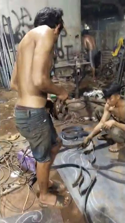 BEGINILAH SUASANA LEMBUR MALAM MEMBURU TARGET SEBELEM LEBARAN