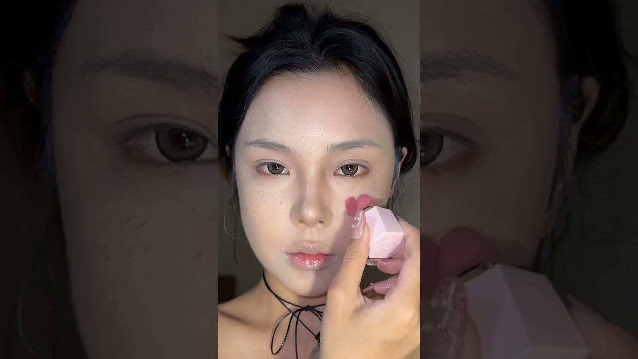 Lather up in our Chroma-Glow Bloom Liquid Highlighter for the perfect vampire skin look 🧛