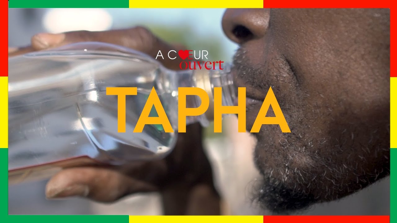 Tapha : Je bois depuis 1992, 2 Litres par jour, Ma femme est partie, j'ai tout vendu, je suis seul.