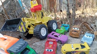 Mencari mainan mobil Pixar car dan McQueen serta mainan lainnya juga