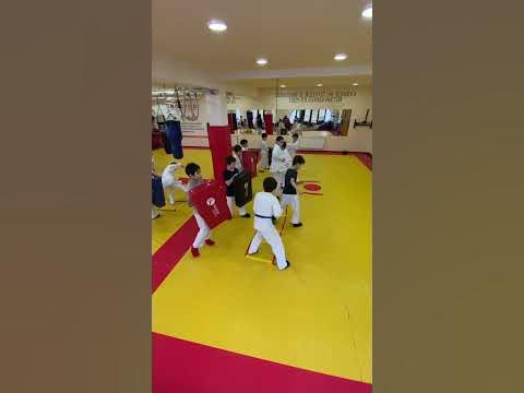 Рукопашный бой/Восход/ отработка ударов ног на тренировочных щитах ...