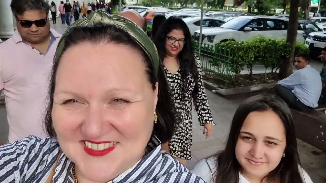 Дели из окна машины. New Delhi  Juli 2022 