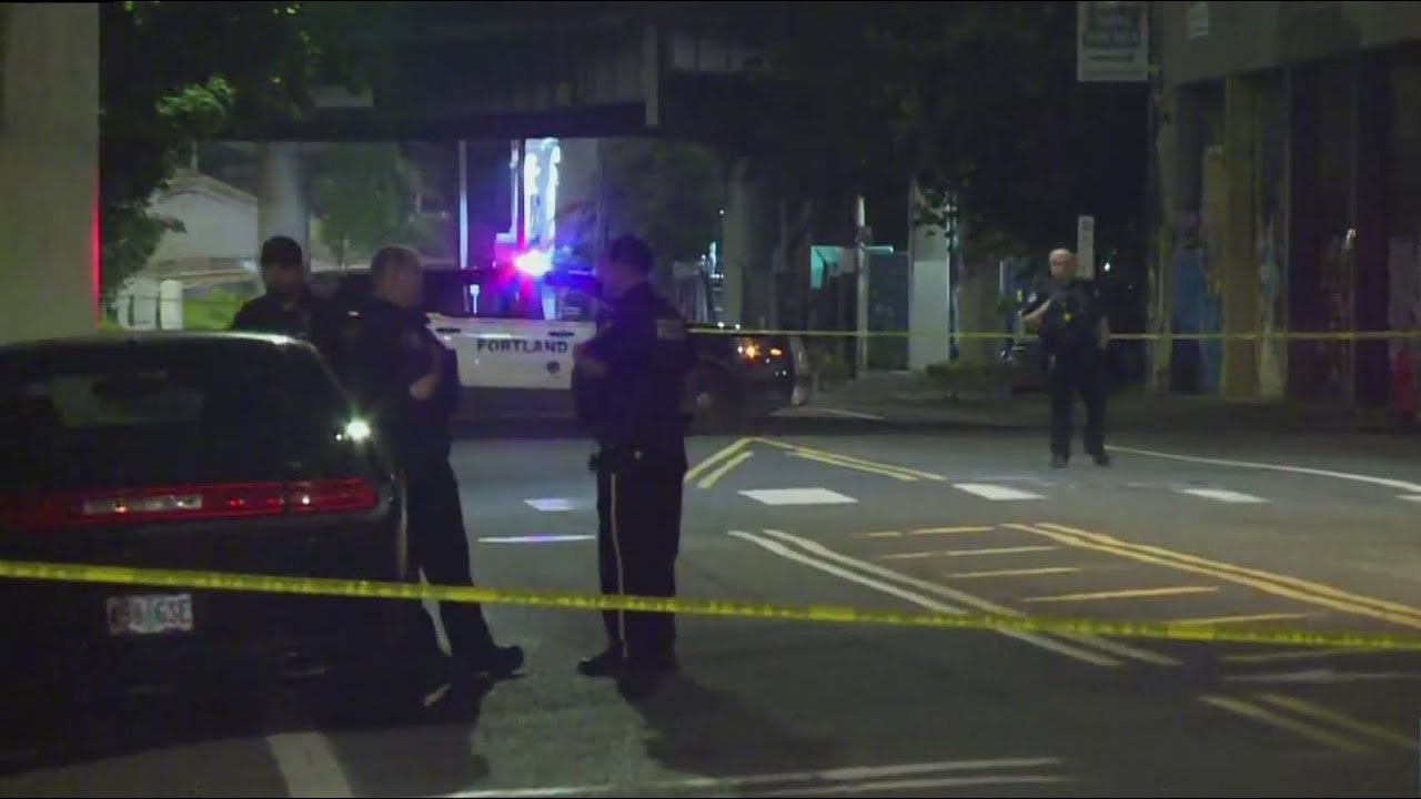 Motorcyclist dies in single-vehicle crash in SE Portland - YouTube
