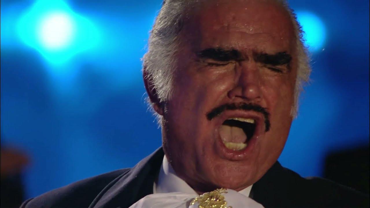 Vicente Fernández cantando "Acá Entre Nos" sin micrófono Vicente Fernández cantando "Acá Entre Nos" sin micrófono