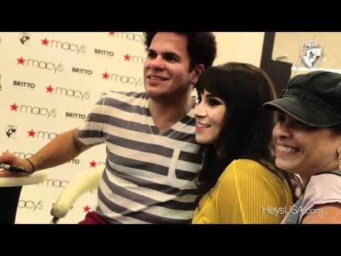 Video: Thalía Ankommer For At Arrangere Sin Samling I Macy's I Miami