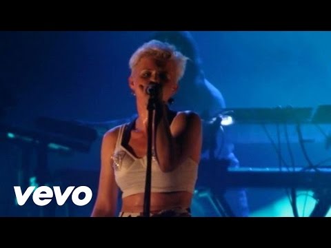 Robyn - Dancing On My Own (Live From The Trocadero)