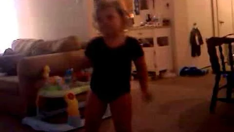 3 year old dancing to Beyonce single ladies