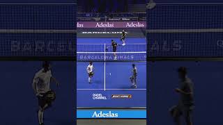Пушечный удар от Хави Лиаля #падел #premierpadel #padel #sports