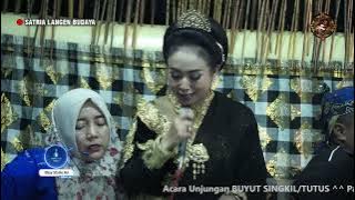 SINDEN TIA PERMATASARI DAN KIDALANG DIAN PRADITA KUSUMA S . SN '' SATRIA LANGEN BUDAYA PART 3