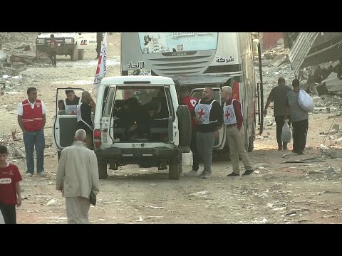 تحرك شاحنات الصليب الأحمر من غزة لنقل الأسرى الفلسطينيين