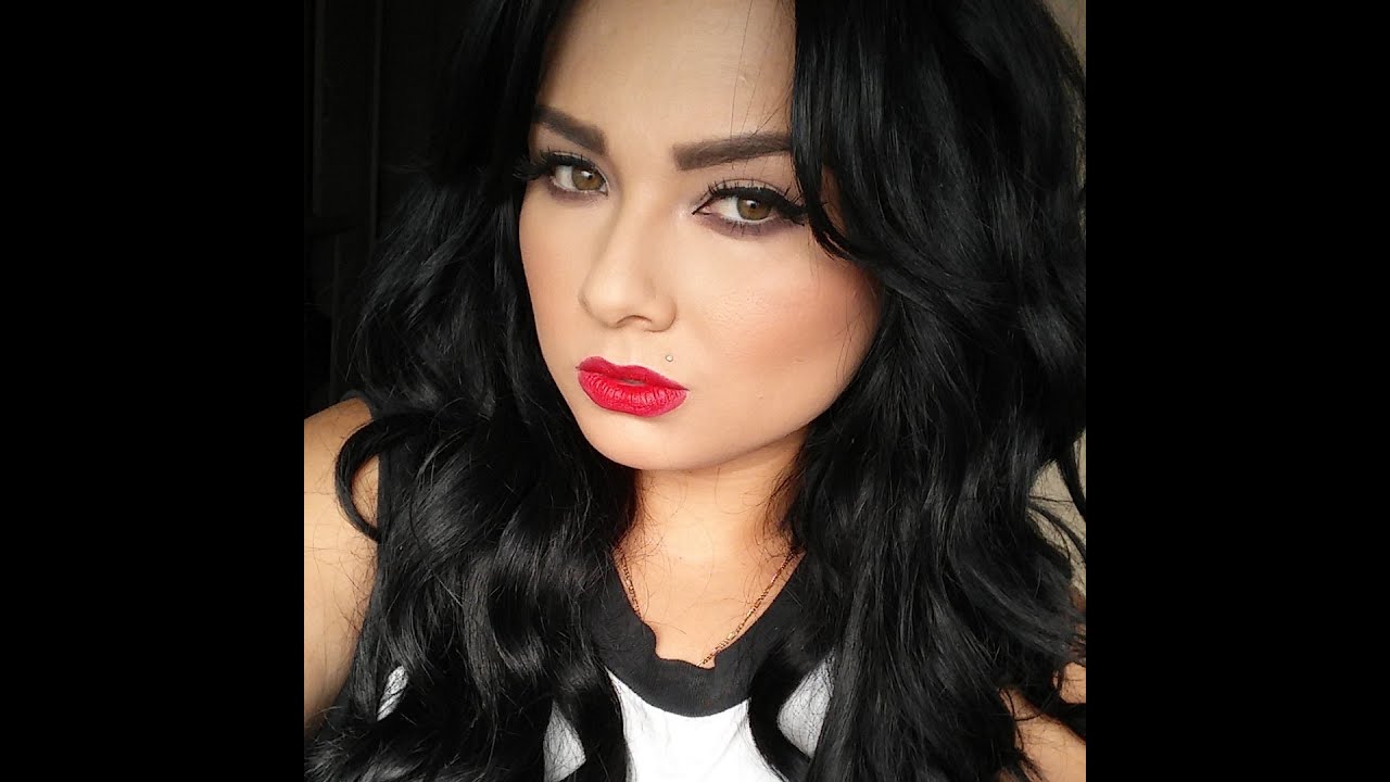 look: red lips and a pop of color