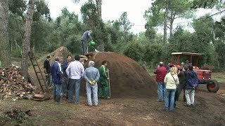 Com es fa la carbonera de Sant Climent de Peralta?