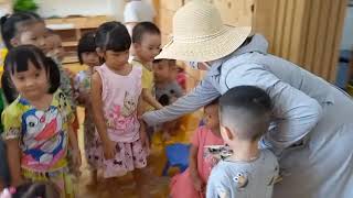 Teach children life skills: do not accept gifts from strangers.