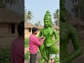🍃 पत्तों से बनी अद्भुत भगवान की मूर्ति😱 | Leaf Art से हैरान कर देने वाली कला #shorts #leafart #viral
