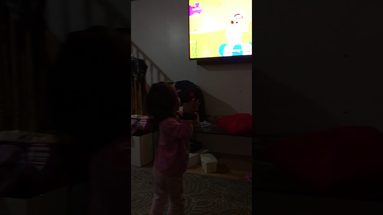 Baby Girl dancing Baby Shark - YouTube