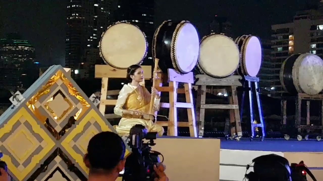 ครบรอบ 1 ปีไอคอนสยามเจอ ณเดช ญาญ่า น้องนนท์ธนนท์