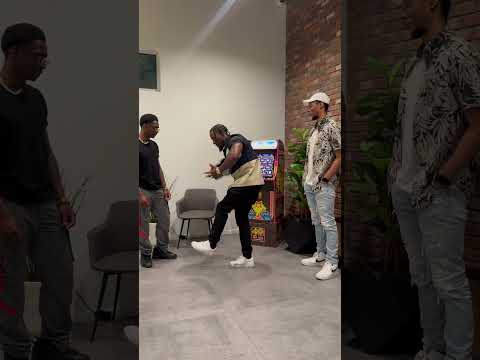 Gliding through ya timeline a bit 😁 #dance #foryou #viral #fun #dancer #fyp #trending #subscribe