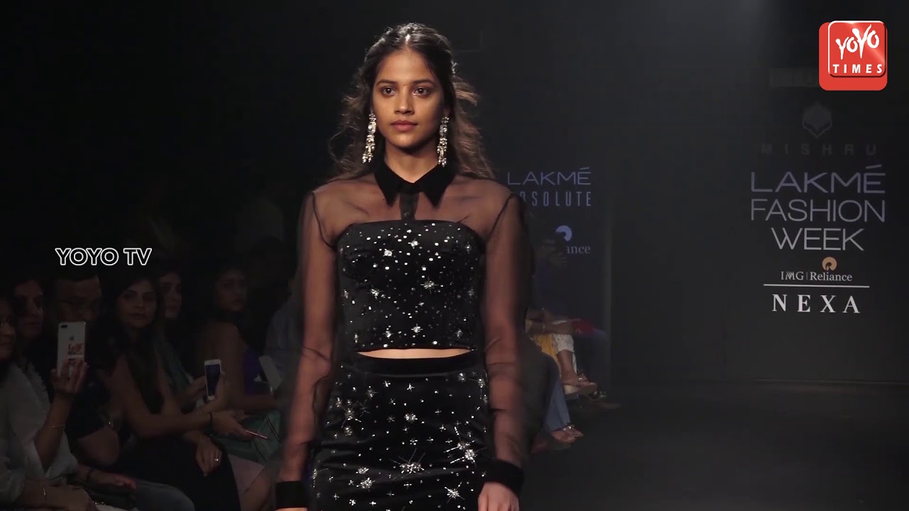 Lisa Hayden Walks The Ramp For Mishru At LFW W/F 2018 Day 5 | Bollywood Events | YOYO Times