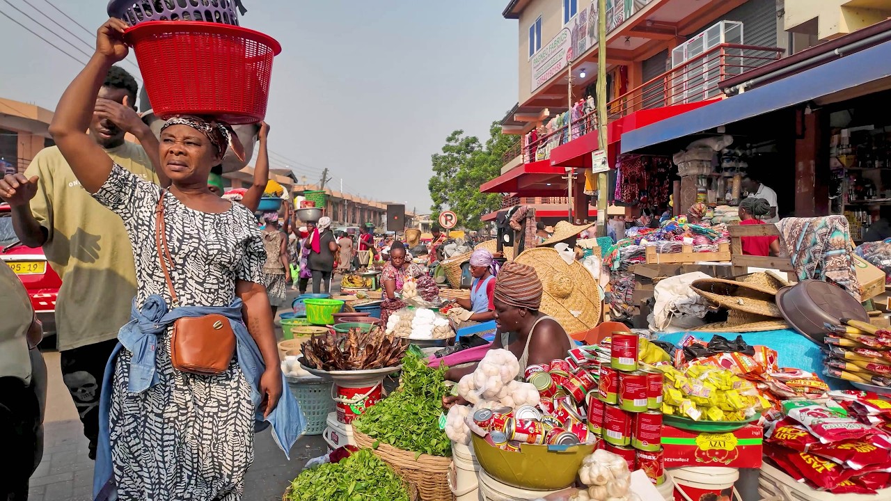 LOCAL FOOD MARKET IN GHANA ACCRA, AFRICA