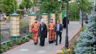 Память Владимирской иконы Божией Матери и свв. равноапп. Константина и Елены.