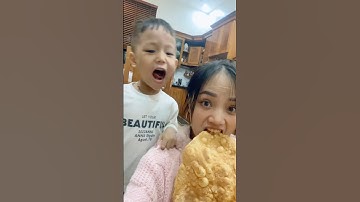 Bánh đa siêu to khổng lồ-Người mẹ tham ăn quá để pipi phải cướp để được ăn#haihuoc #shorts