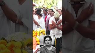 Emotional Jackie Shroff at Sulochana Latkar's Funeral #sulochanalatkar #funeral #jackieshroff