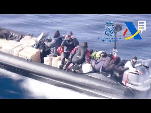 Detenidos cinco tripulantes de una narcolancha con 2 000 kilos de hachís