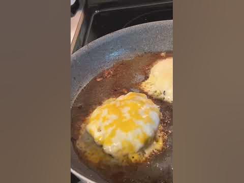 Cheesy Cheese Skirts Pan Fried Burger - YouTube