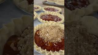 Fresh Peach Pie! #satisfying #stepbystep #madefromscratch #farmfreshpeach #peachpie #crumbletopping