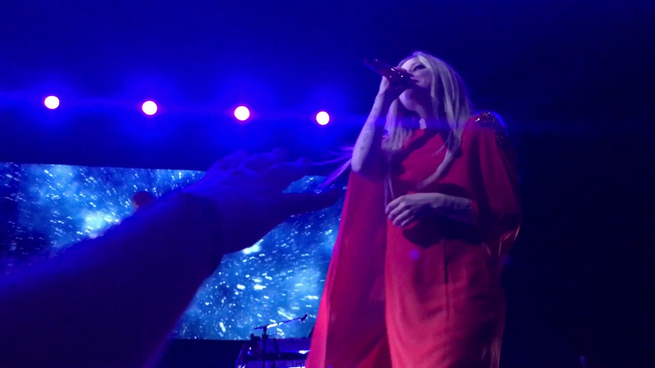 Avril Lavigne - Im With You Live and show finale - 2019 - 16 - Head Above Water Tour Live In Seattle