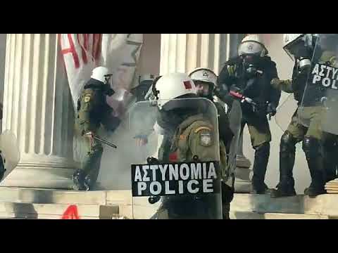 Τα ΜΑΤ προσπάθησαν να μπουν στην Πρυτανεία του ΕΚΠΑ