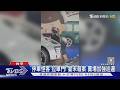 台中賣場「停車怪客」?紅帽女隨機拉車門遊蕩｜TVBS新聞 @TVBSNEWS01