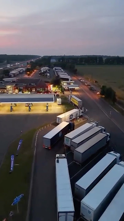 One of the most difficult moments for parking at night in Europe #europe #trucklife #travel #driver