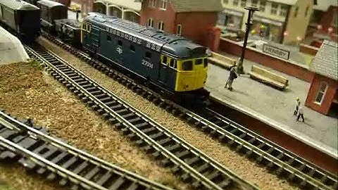 Minitrix N Gauge BR Blue Class 27 Diesel