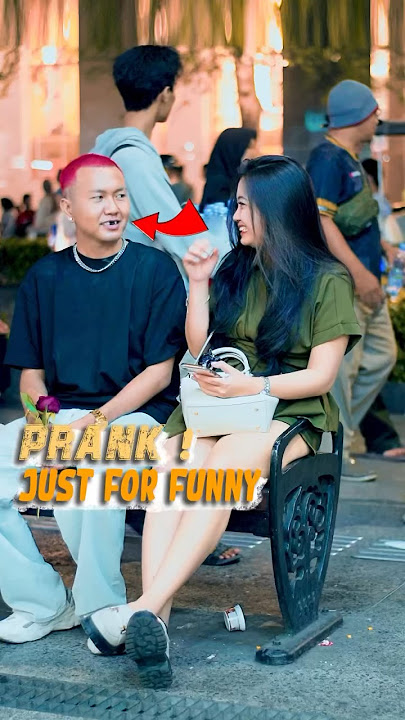Saltingin wanita cantik sampai tertawa ngakak🤣😍 #viral #prank #comedy #funny #shorts