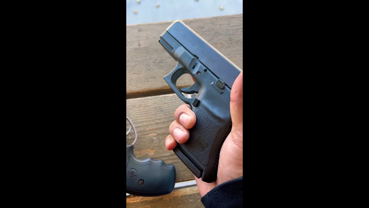 GLOCK 29 SF 10MM IN HAND SIZE REFERENCE BEAR KILLER 