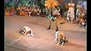 Ансамбль "Буратино". Пародия танца "Африка". Танцуют выпускники. 2002г.