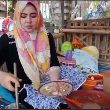 penjual rujak mirip syahrini
