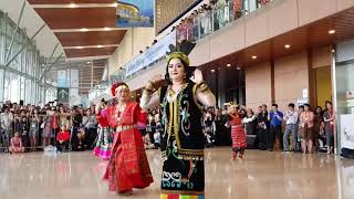 Download Lagu Parade Tari Nusantara - Don't Give Up - Special Convention Indonesia 2017 MP3 Download Lagu Parade Tari Nusantara - Don't Give Up - Special Convention Indonesia 2017 MP3