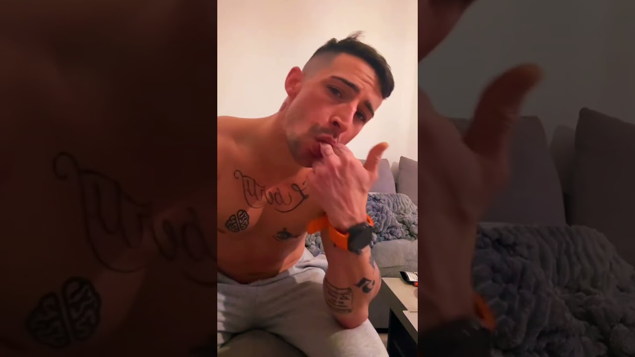 Мистер Банан, пора расслабиться и сделать отжимание, не ленивый парень!