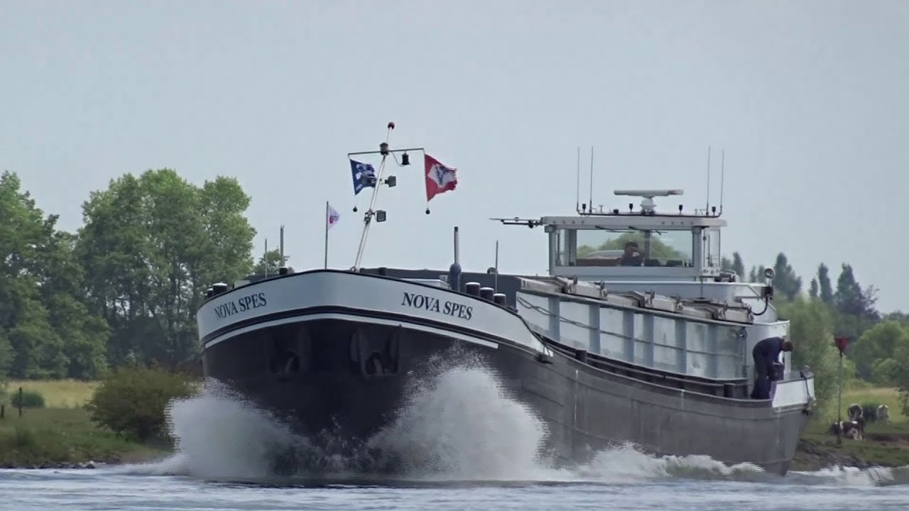 NOVA SPES (of beter Nova SPLASH) met een mooie snelheid over de IJssel