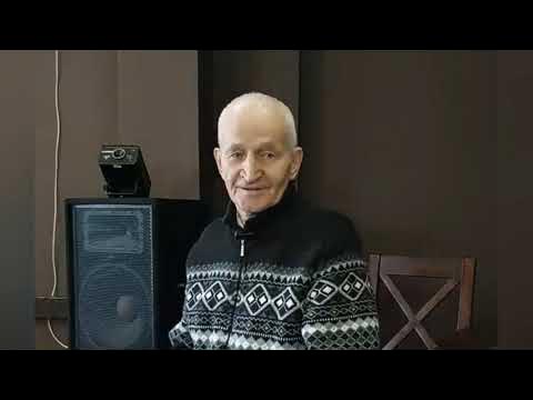 Сенсация от дворовых болтушек. Сенсация от дворовых болтушек. Футбол во дворе. Сенсация от дворовых болтушек. Дети во дворе.