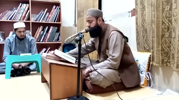 Qari Umair Athar making his student practice the H...