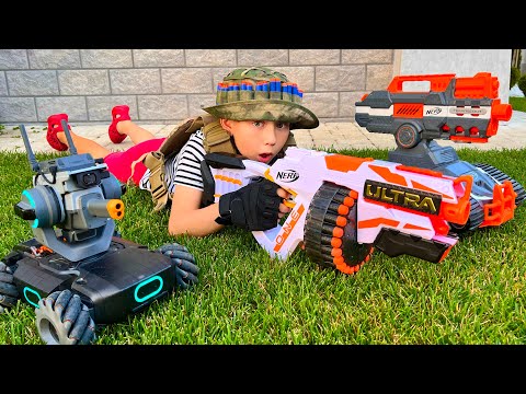 NERF WAR - ROBOT BATTLE