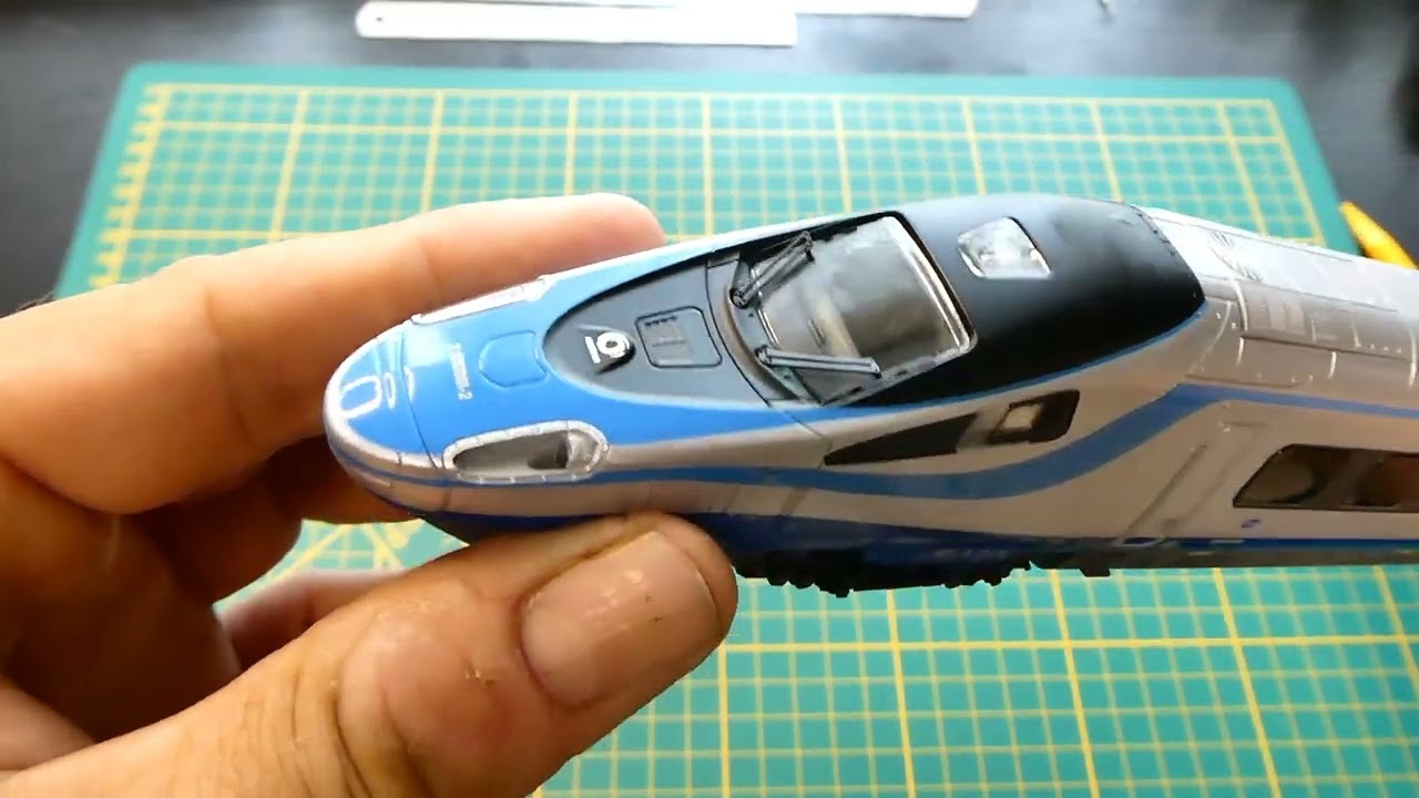 Kartonowa Kolej robi łunboxing pendolino 🤣