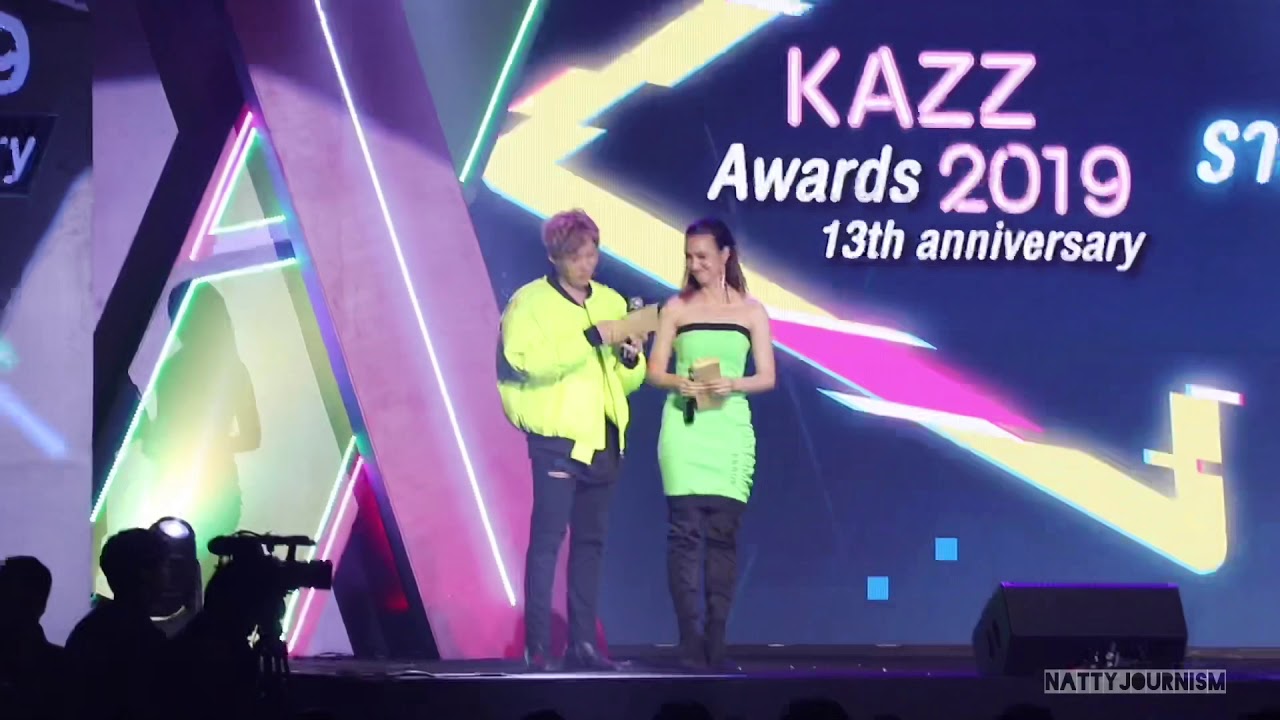 เต้ย พงศกร รับรางวัลนักแสดงชายยอดนิยม งาน KazzAwards กับเสื้อแหวกอกสุดเซ็กซี่ 8/5/19