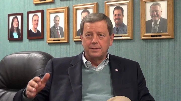 Latham speaks to the Nonpareil